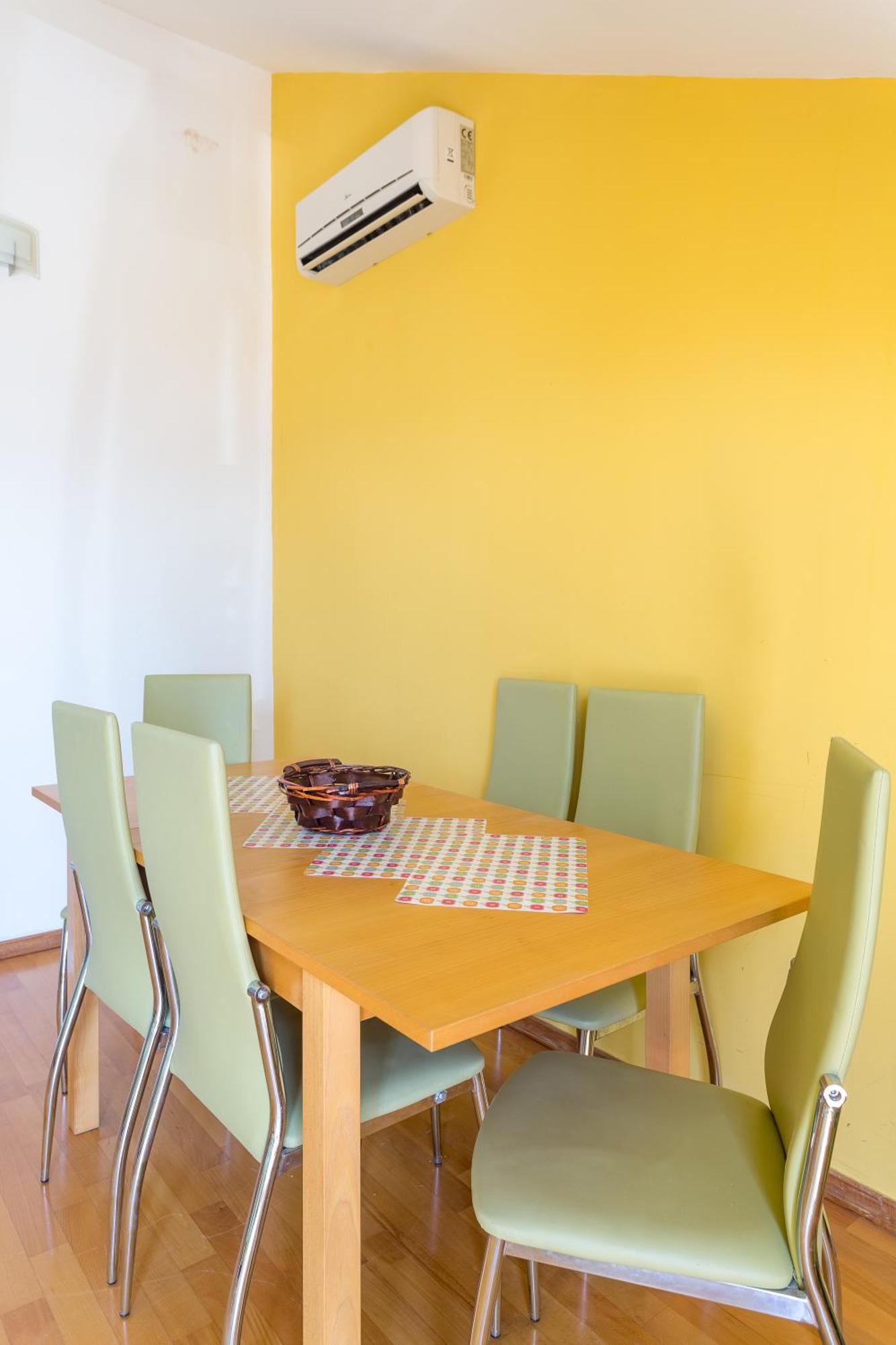 Sunrise Apartments Bol Rum bild